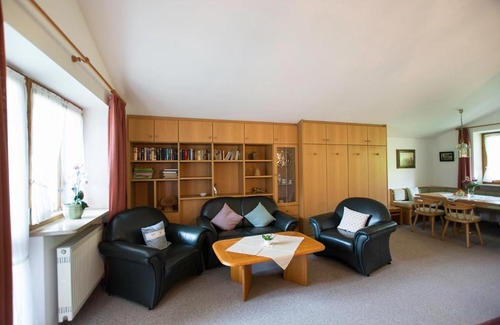 Entfelden Apartment | Guest-Focused Stay at Gästehaus Backhäusl - Rated 8/10