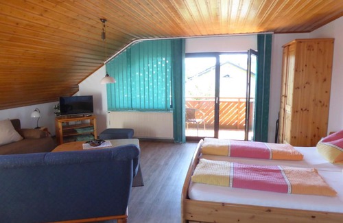 Schrock Hotel | Family-Friendly Gästehaus Balzer with On-Site Dining