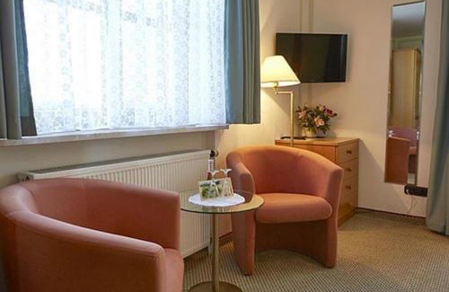 Prien am Chiemsee House | Inviting Gästehaus Bauer: Oceanfront Views & Pet Friendly