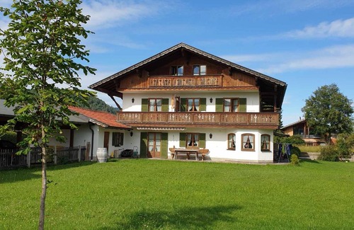 Wallgau Apartment | Gästehaus Bergblick: Family-Friendly Retreat with Great Ratings