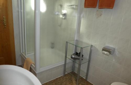 Wallgau Apartment | Gästehaus Bergblick: Family-Friendly Retreat with Great Ratings