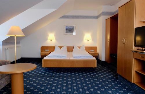 Kinding Apartment | Inviting Gästehaus Biedermann: Family-Friendly & Pet Approved
