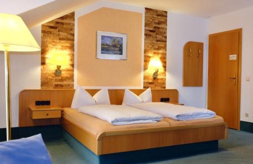 Kinding Apartment | Inviting Gästehaus Biedermann: Family-Friendly & Pet Approved