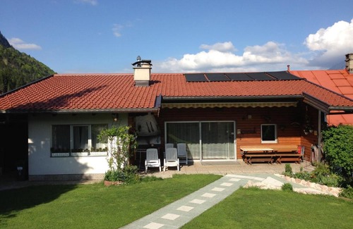 Unterlangkampfen Apartment | Gästehaus Christine: Ideal Stay with Pool and Hot Tub