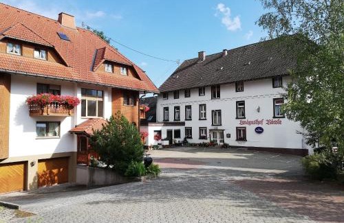 Roetenbach Hotel | Pet and Child Friendly Escape at Gästehaus Rössle