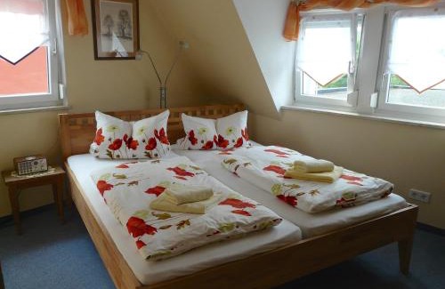 Rothenburg ob der Tauber House | Family-Friendly Gästehaus Eberlein with Pet Amenities