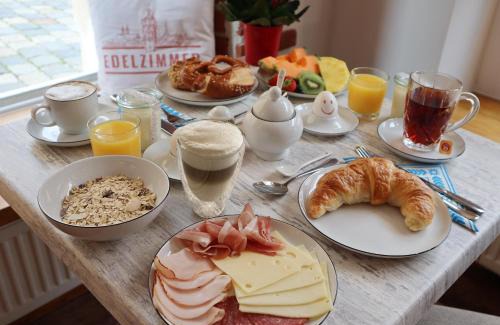 Rothenburg Old Town Apartment | Gästehaus Edelzimmer: Top-Rated Stay with Family Amenities