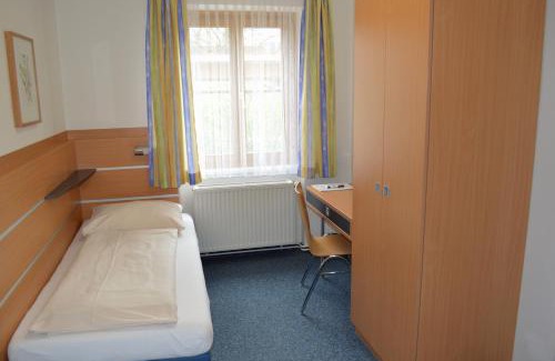 Rosenburg-Mold Hotel | Comfortable Gästehaus der LK-Technik Mold with Great Amenities