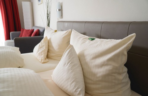 Herzogenaurach House | Guest Rated 9.4: Gästehaus Engelgasse with Breakfast & Kitchen
