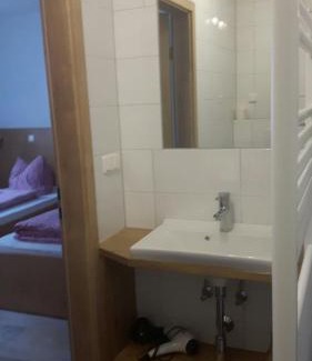 Karbach House | Pet-Friendly Gästehaus Engelhard with Family Amenities
