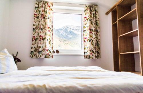 Weissenbach House | Pet-Friendly Gästehaus Erika: Rated 10/10 for Families