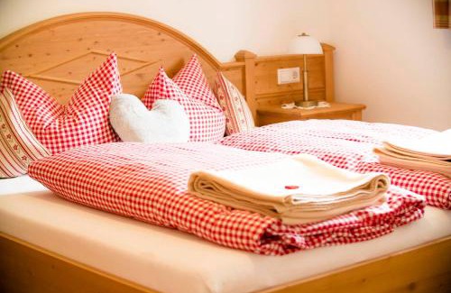 Menzenschwand-Hinterdorf Apartment | Gästehaus Erika: Pet-Friendly Retreat with 9.1/10 Rating
