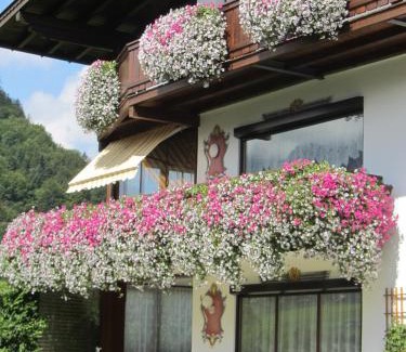 Walchsee House | Guest Rated: Gästehaus Fahringer with Breakfast & Kitchen