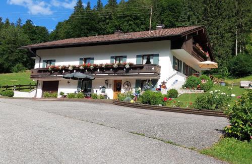 Aschau im Chiemgau House | Family-Friendly Retreat at Gästehaus Fellner - Rated 9.5/10