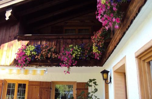 Egern Apartment | Top-Rated Gästehaus Fischer: Family-Friendly Comfort Awaits