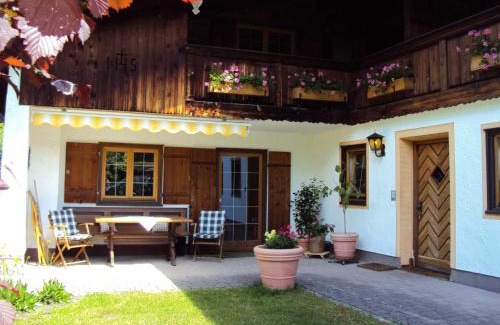 Egern Apartment | Top-Rated Gästehaus Fischer: Family-Friendly Comfort Awaits