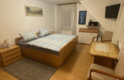 Bad Steben Apartment | Pet-Friendly Ferienwohnung Frankenhof with Ocean Views