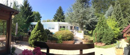 Neuwilthen House | Gästehaus Gaens: Family-Friendly Rooms with Pool & Hot Tub