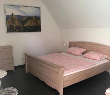 Marbach am Neckar House | Pet-Friendly Gästehaus Glock II: A Family Retreat Awaits