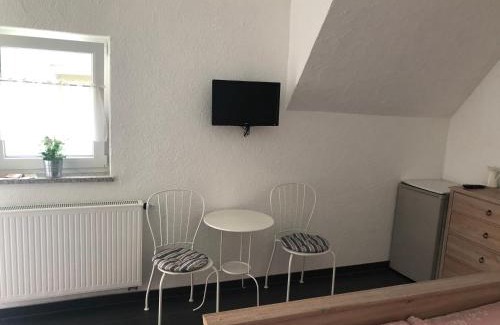 Marbach am Neckar House | Pet-Friendly Gästehaus Glock II: A Family Retreat Awaits