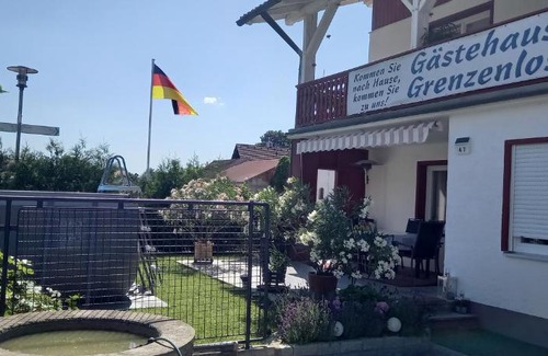 Aholfing House | Discover Gästehaus Grenzenlos: Oceanfront Family Retreat