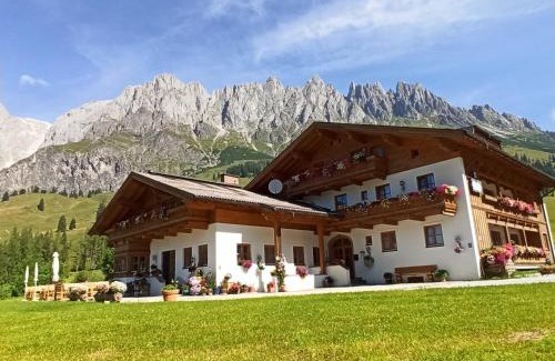 Muehlbach Am Hochkoenig Apartment | Gästehaus Gschwandtner: Oceanfront Retreat with Hot Tub