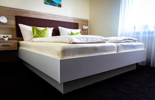 Bad Bellingen House | Gästehaus Höferlin: Family-Friendly Stay with Breakfast Included
