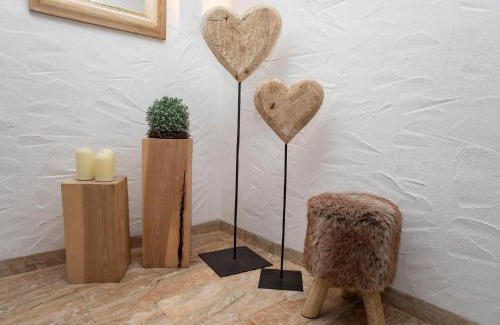 Kruen Apartment | Top-Rated Gästehaus Haller: Family-Friendly Comfort Awaits