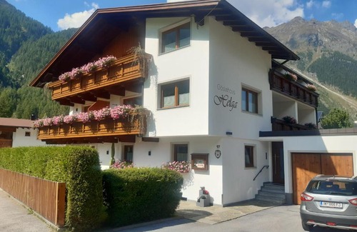 Huben Bed & Breakfast | Gästehaus Helga: Oceanfront Retreat with Top Guest Rating