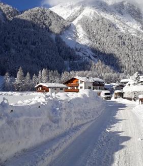 Huben Bed & Breakfast | Gästehaus Helga: Oceanfront Retreat with Top Guest Rating