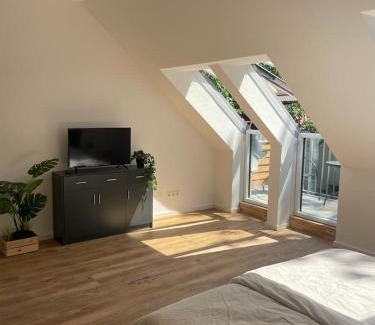 Hoppegarten Apartment | Welcoming Gästehaus Hoppegarten: Pet & Child Friendly Stay