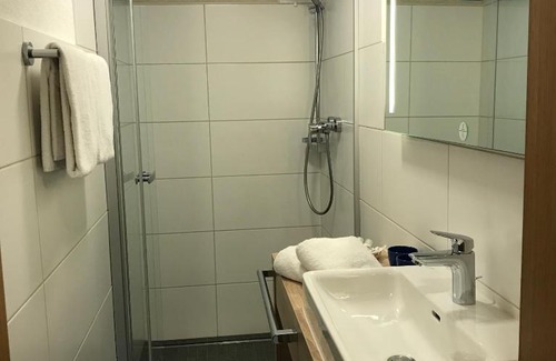 Hoefen Apartment | Gästehaus Hosp: Top-Rated Stay with Family-Friendly Amenities