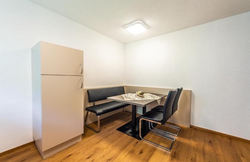 Huben Apartment | Inviting Gästehaus Huben: Pet & Child Friendly Retreat