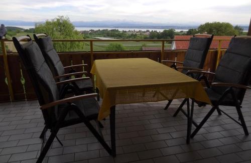 Meersburg Apartment | Welcoming Gästehaus Huber Meersburg with Breakfast & Kitchen
