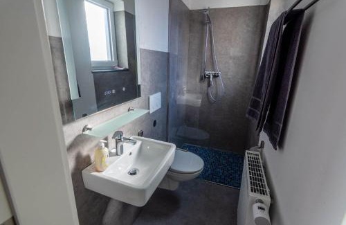 Moeckmuehl Apartment | Cozy Gästehaus Jagsttal: Pet-Friendly with Breakfast Included