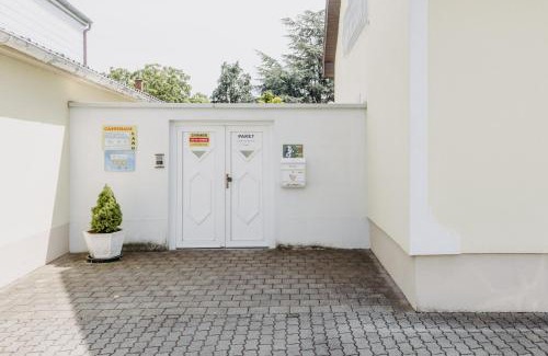 Andau House | Gästehaus Josef Lang: Guest Rated 9.3, Dining & Kitchen