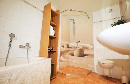 Rachtig Apartment | Gästehaus Kön: Pet-Friendly Retreat with Top Ratings