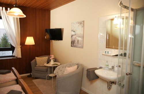Schwemlingen Hotel | Gästehaus Kerber: Family-Friendly with a 9.1/10 Rating