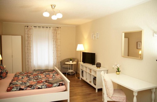 Schwemlingen Hotel | Gästehaus Kerber: Family-Friendly with a 9.1/10 Rating