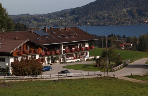 Bad Wiessee House | Highly Rated Gästehaus Kleinbuch: Your Ideal Getaway