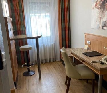 Erlangen Hotel | Discover Gästehaus Kral: Pet-Friendly Retreat with High Ratings