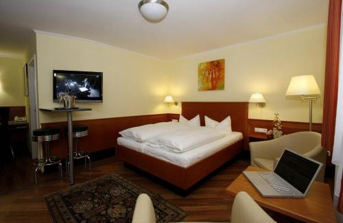 Erlangen Hotel | Discover Gästehaus Kral: Pet-Friendly Retreat with High Ratings