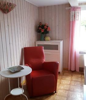 Schoenengrund Bed & Breakfast | Pet-Friendly Retreat at Gästehaus Krone with Family Comfort