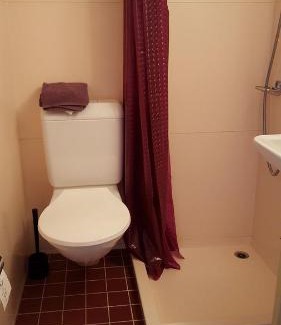 Schoenengrund Bed & Breakfast | Pet-Friendly Retreat at Gästehaus Krone with Family Comfort