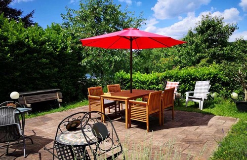 Senheim Apartment | Family-Friendly Gästehaus Lavendel by the Mosel River