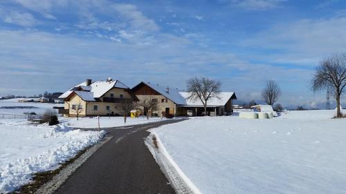 Klopein Apartment | Gästehaus Lipnik: Family-Friendly Retreat with Ocean Views