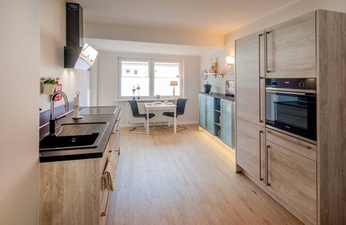 Stade House | Gästehaus Mahn: Ocean View Retreat with Perfect 10 Rating