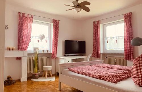 Gebrazhofen Apartment | Gästehaus Maria: Pet-Friendly Retreat with Kitchen Amenities