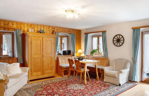 Farchant Apartment | Family-Friendly Gästehaus Marianne - Cozy Ferienwohnung Stay