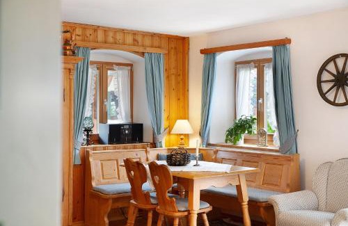 Farchant Apartment | Family-Friendly Gästehaus Marianne - Cozy Ferienwohnung Stay
